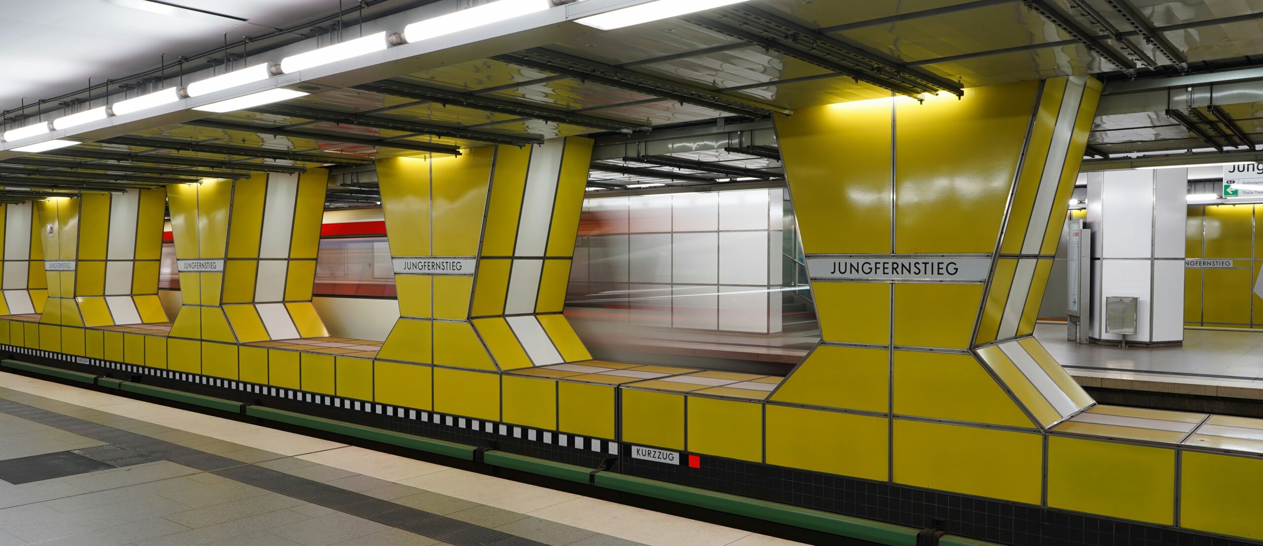 Die Hamburger U-Bahnstation 'Junfernstieg'.